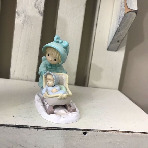 1989 Precious Moments Calendar Girls January Figurine Doll Miniature Figurine Re - Picture 11 of 12